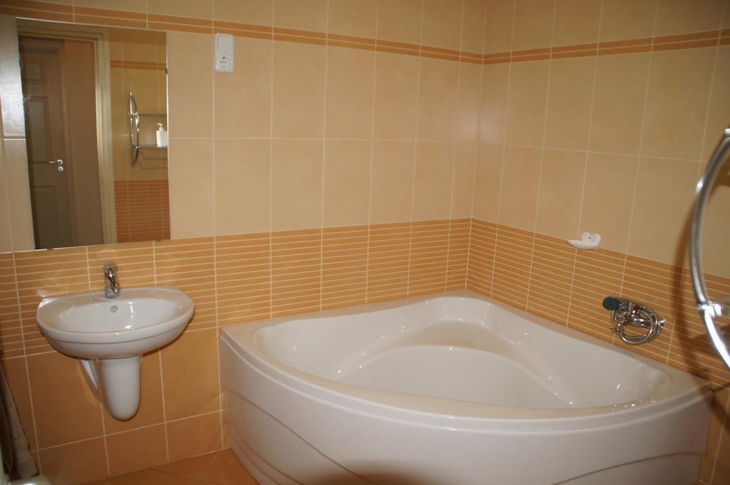 Fonix Apartman Apartment ยูลา ภายนอก รูปภาพ